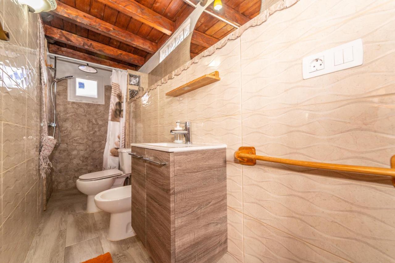 Casa Giuliana Bed & Breakfast Charco del Pino Exterior photo